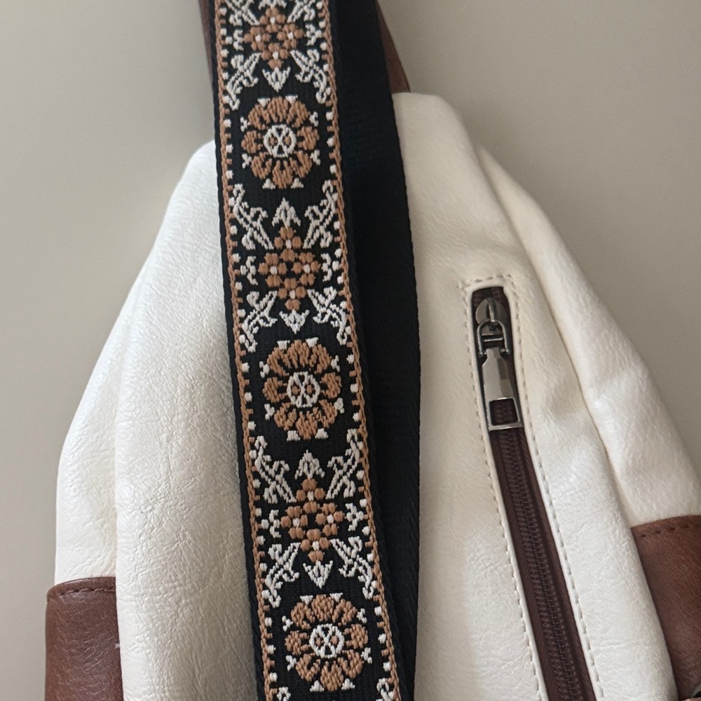 Mroede Women’s White and Brown Crossbody Sling Bag EUC - Picture 8 of 16
